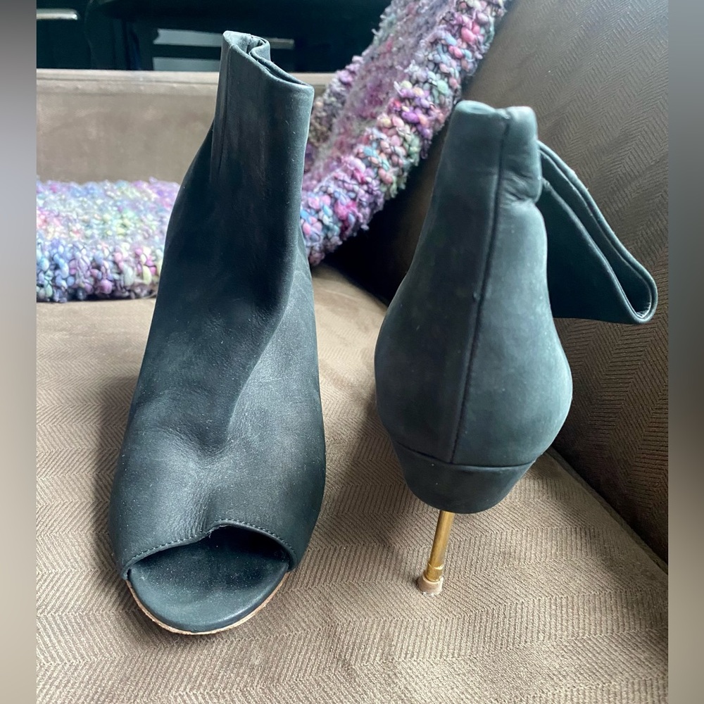 Very cool Kurt Geiger London Black Suede Peep-Toe Booties. Size 40.